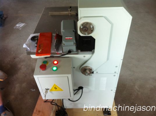 합리적인 가격의 반자동 캘린더 홀 펀칭기 MP600 협력 업체